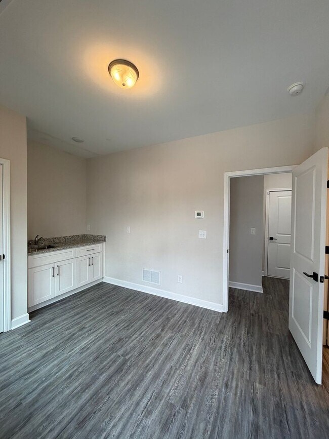 Building Photo - Stunning 3 Bed | 3.5 Bath Townhome in Atlanta’s Sought-After Upper Westside (30318)