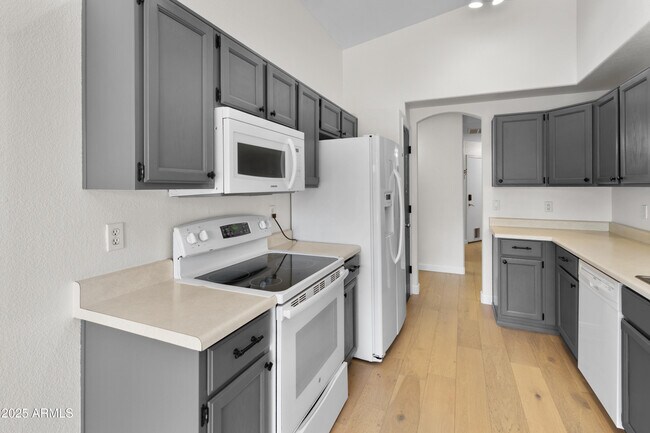 Building Photo - 3404 E Lavey Ln