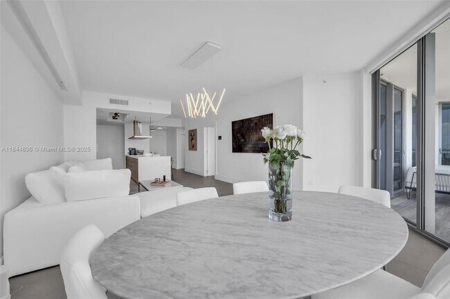 Building Photo - 17111 Biscayne Blvd