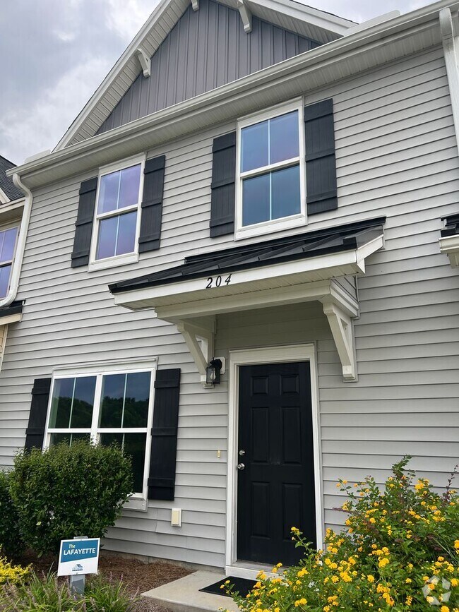 Building Photo - Coming Soon - Lovely 2 Bedroom 2.5 Bath To...