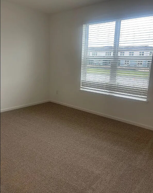 Building Photo - 563 Cherry Elm Dr