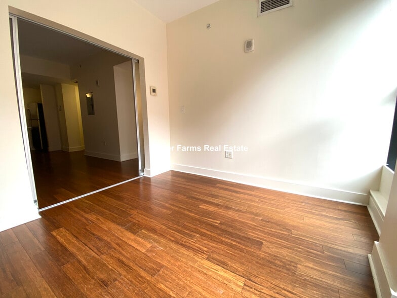 Building Photo - 10 Winter St