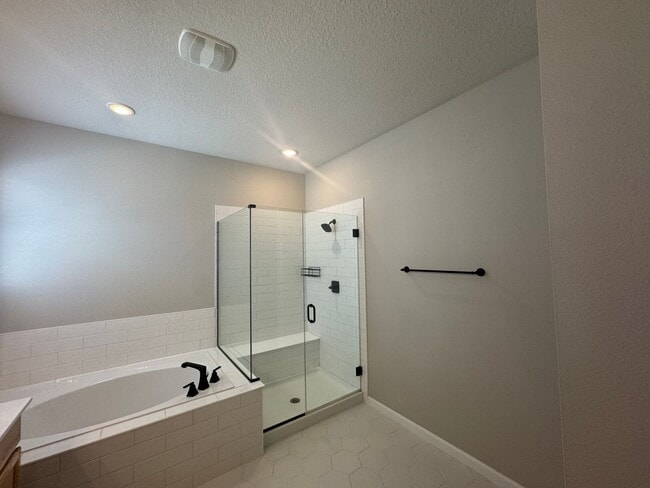 Building Photo - Where Modern Comfort Meets 4BD/3BA Hometown Charm — Your Story Begins in Okahumpka! FULLY-FENCED!...