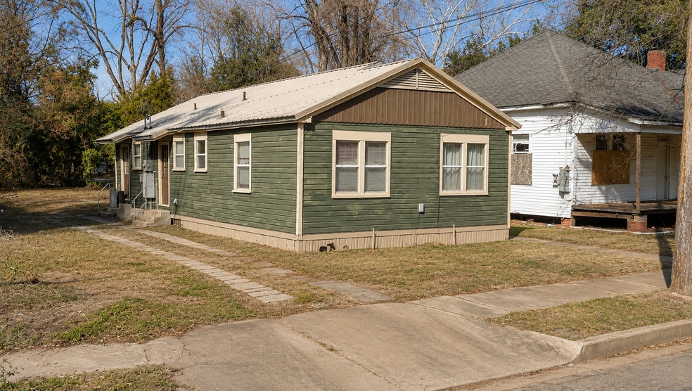 Building Photo - 2028 Levin St