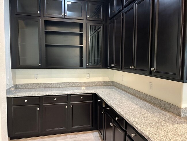 Building Photo - Beautiful home with generation suite in gated community