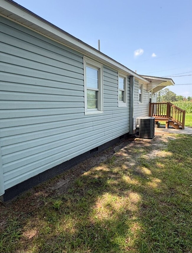 Building Photo - 3 Bedroom, 1 Bath Home