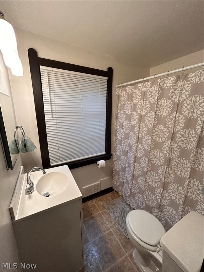 Building Photo - 1707 W 31st Pl