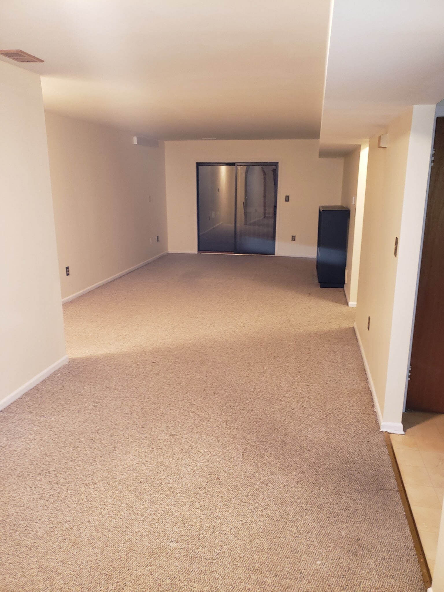 Spacious Living Room - Picture 3 - 3716 Birchwood Ct