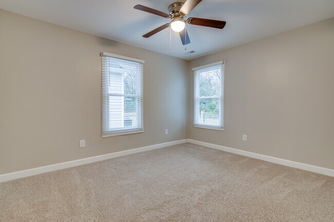 Building Photo - 517 Walnut St