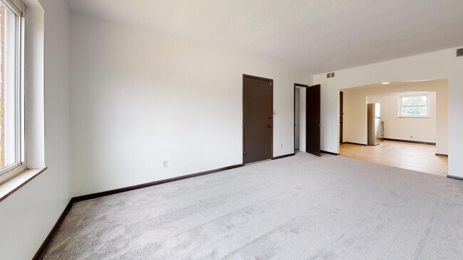 Building Photo - Parma - Ridgewood Lofts - 2 Bedroom - 1 Bath