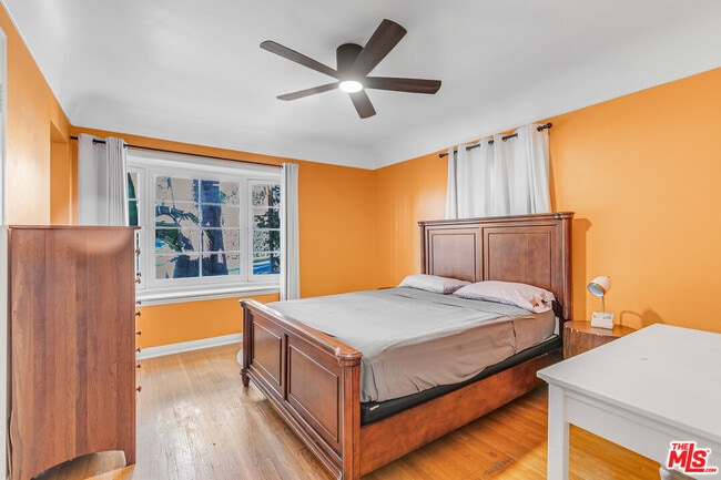 Building Photo - 1530 Valley View Rd