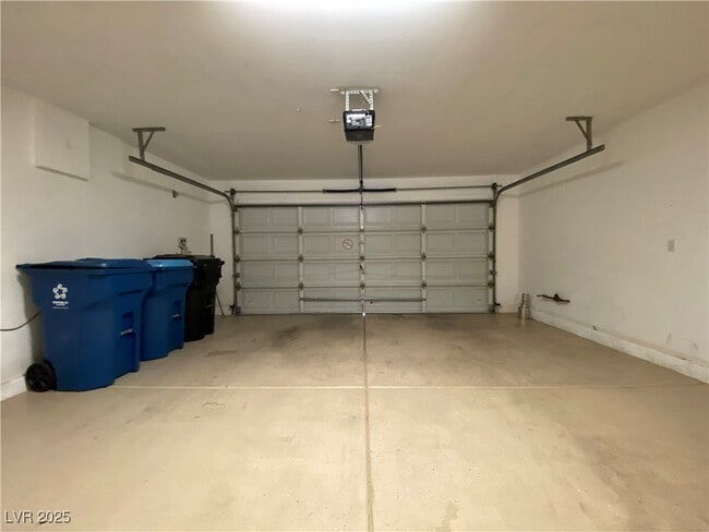 Building Photo - 9293 Adamshurst Ave