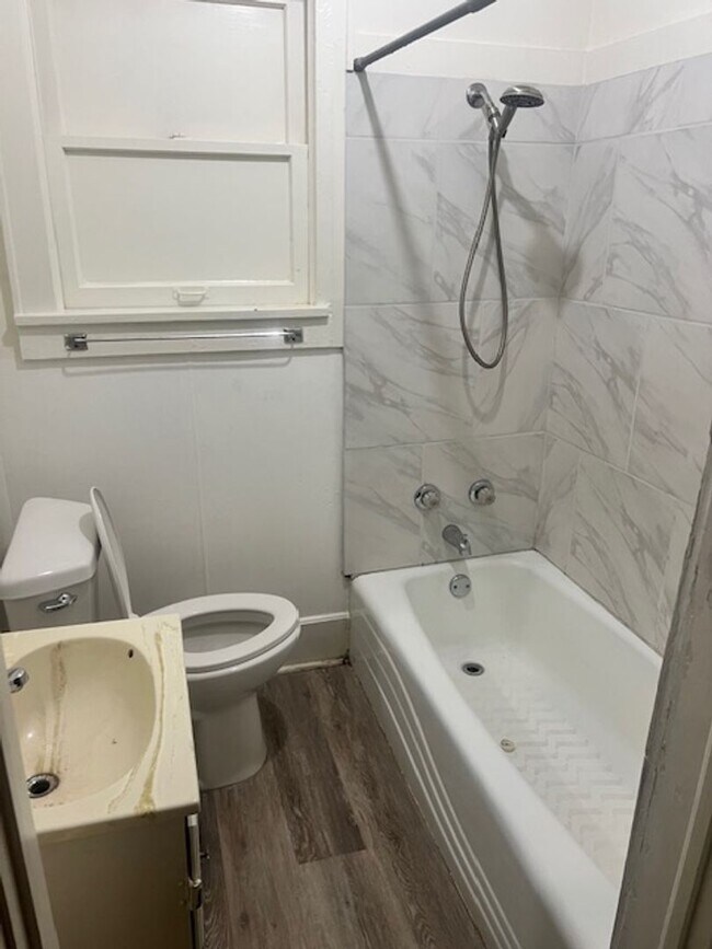 Building Photo - Cozy 1 bed 1 Bath Close to OU Campus