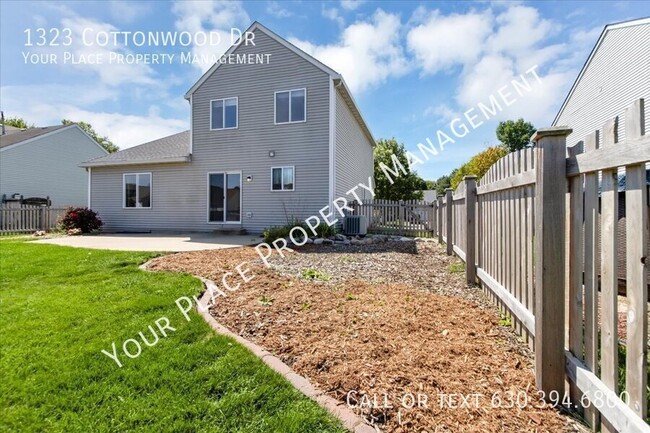 Building Photo - 1323 Cottonwood Dr