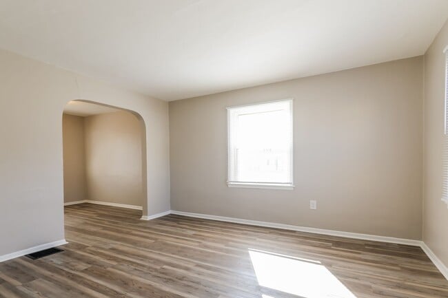 Building Photo - 1344-1346 CEDARVIEW W DR