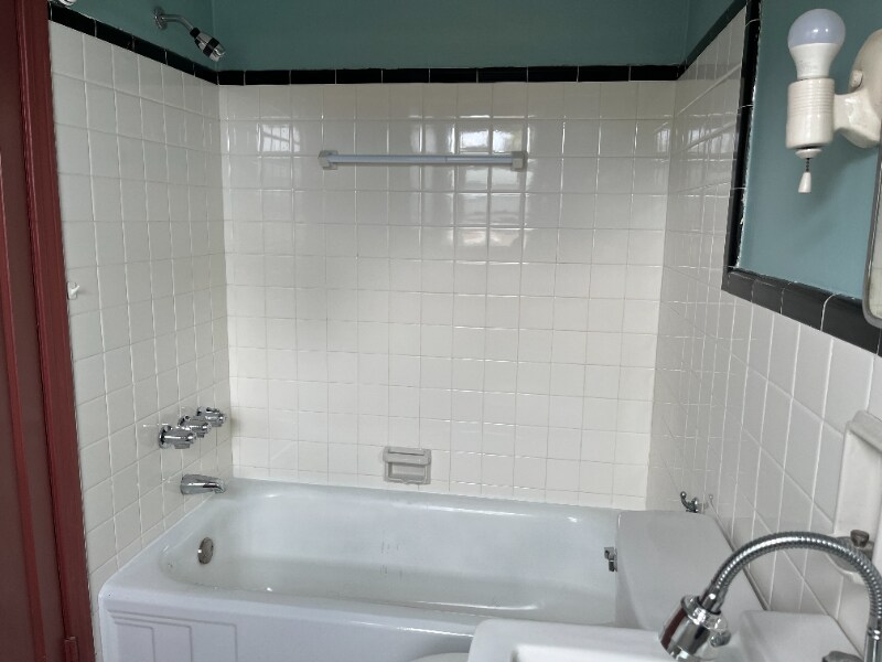 Building Photo - 210 Locust St