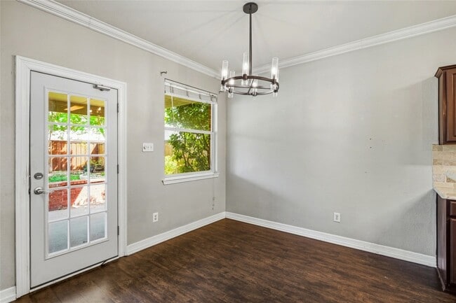 Building Photo - 2305 Orchid Dr