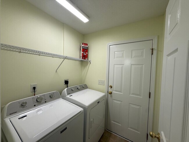 Building Photo - Myrtle Beach - 3 Bedroom / 2 Bathroom Home