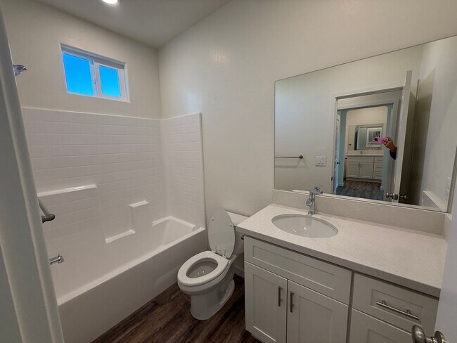 Building Photo - 9007 Canyon St