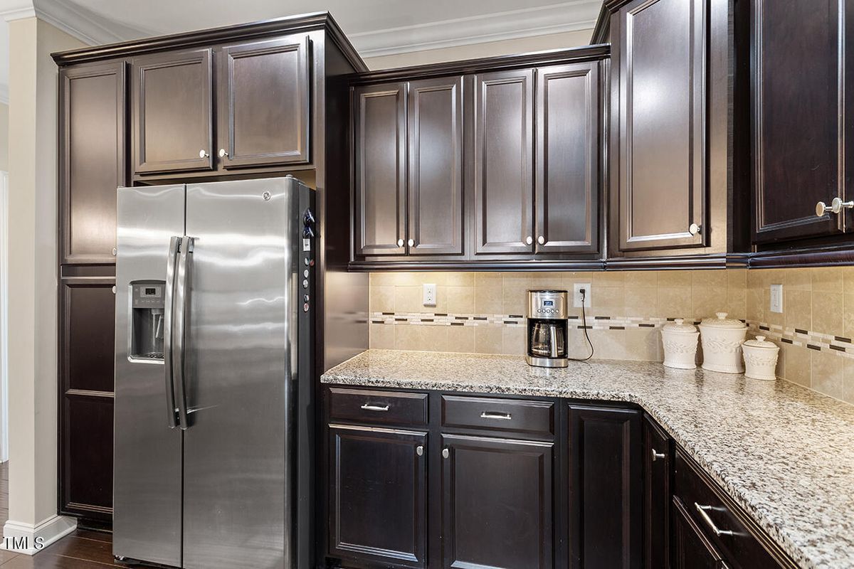 Building Photo - 550 Balsam Fir Dr