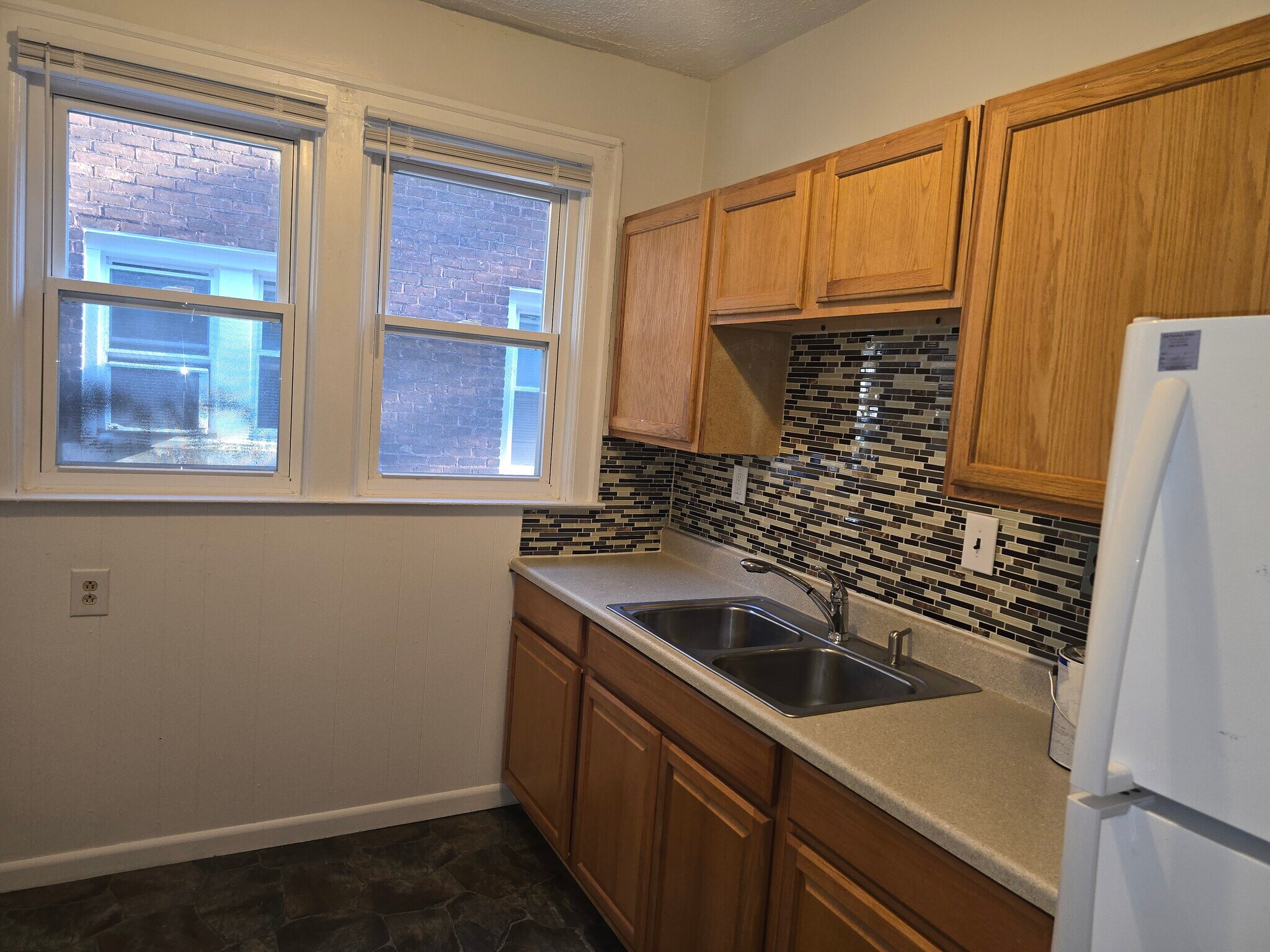 Building Photo - 843 Beaconsfield Ave