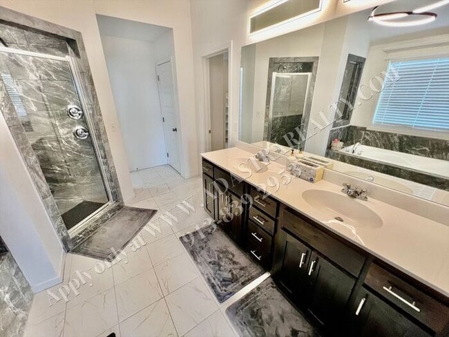 Building Photo - Beautiful 4 Bed 3.5 Bath Home in Olathe-Av...