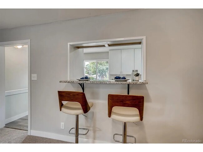 Building Photo - 8521 Crescent Dr