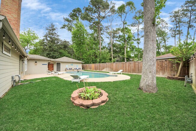 Building Photo - 563 Landfall Ln