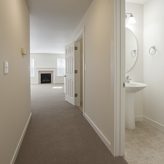 Building Photo - Gorgeous 3x2.5 duplex unit with a fenced b...