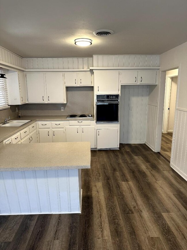 Building Photo - 5006 11th St