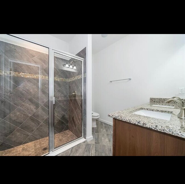 Building Photo - 573 Disa Dr
