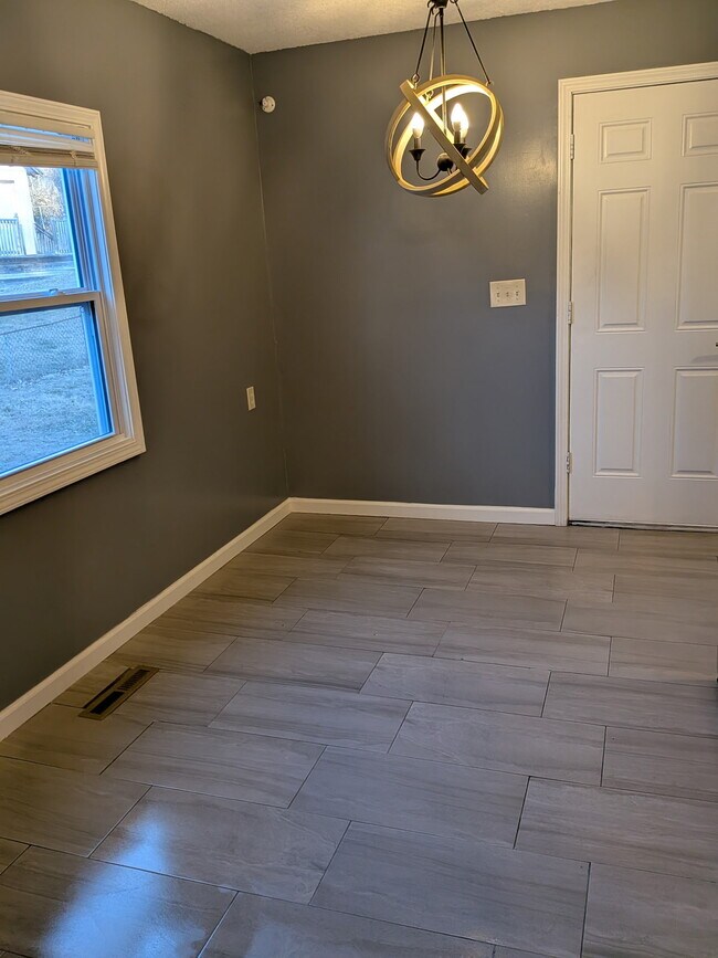 Building Photo - 3621 Kensington Ave