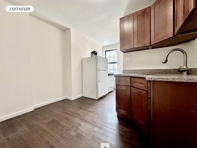 Building Photo - 155 Chrystie St