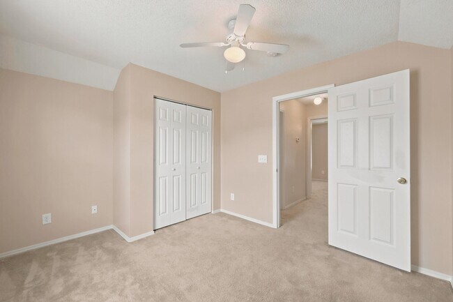 Building Photo - 914 Bur Oak Ct