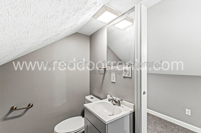 Building Photo - 3340 N Sherman Dr