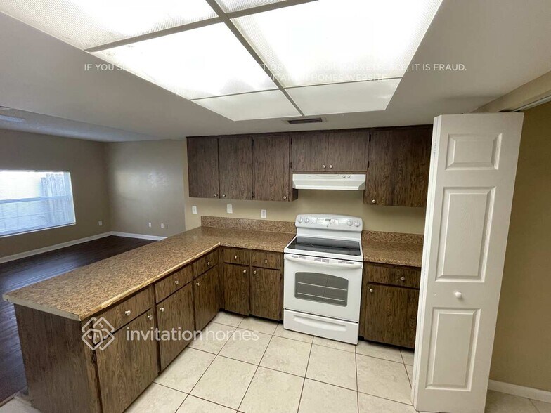 Building Photo - 813 Senate Ct