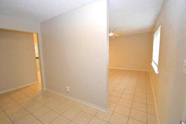 Building Photo - Charming West Pensacola Townhome – 2BR/2BA...