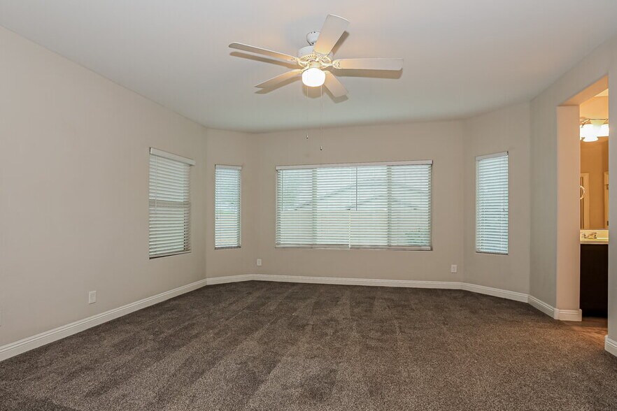 Building Photo - 10820 E Topaz Ave