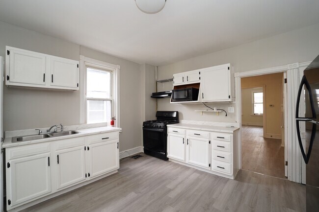 Building Photo - 407 S Claymont St