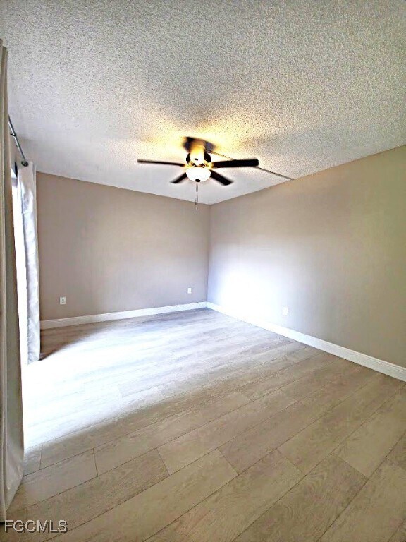 Building Photo - 5249 Cedarbend Dr