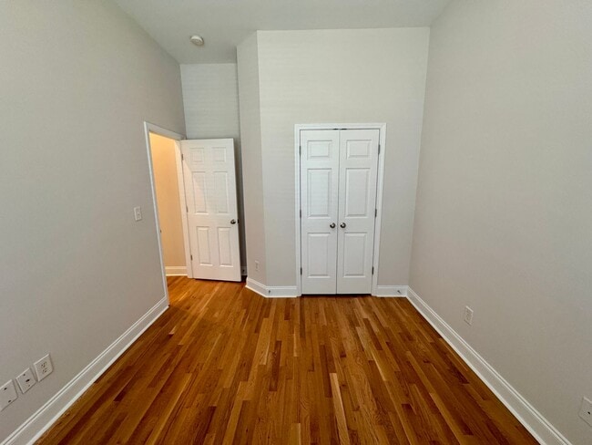 Building Photo - Adorable Home in Brighton Park
