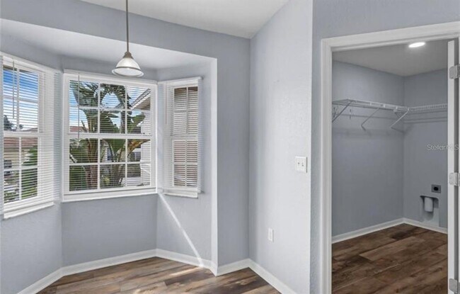 Building Photo - 3570 Manor Loop