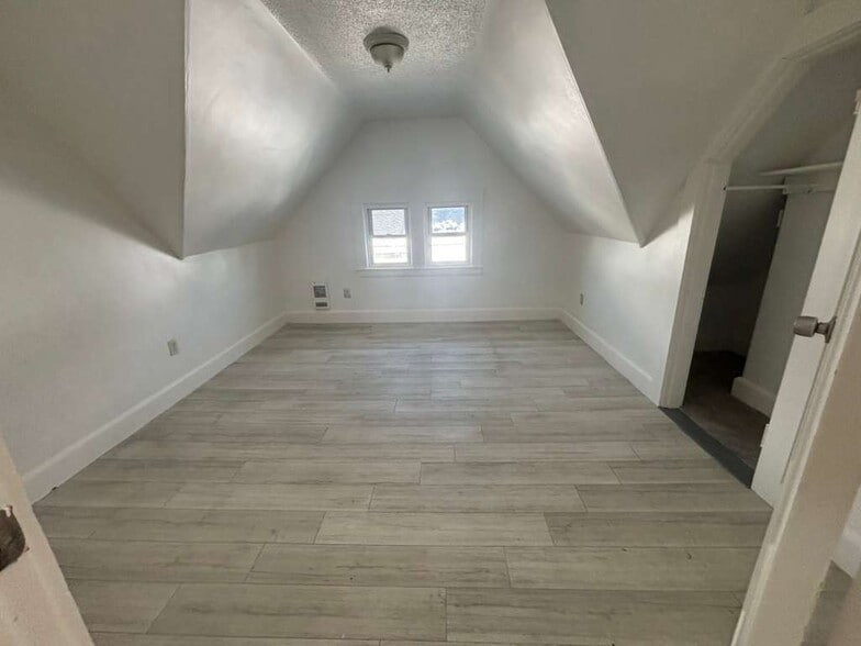 Building Photo - 24 Belmont St