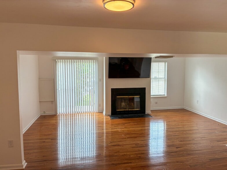 Building Photo - 519 Red Coat Pl
