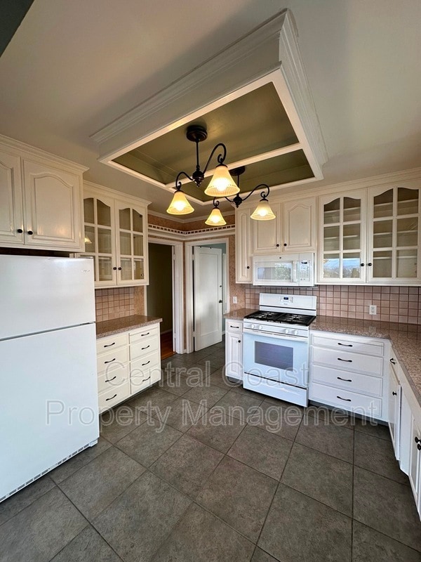 Building Photo - 254 Larkin St