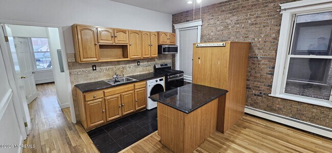 Building Photo - 4110 Park Ave