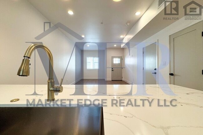 Building Photo - 3Bed/2.5Bath House in Sedona! Ready for Im...