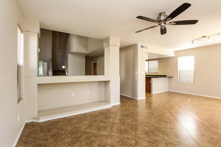 Building Photo - 1226 E Helena Dr