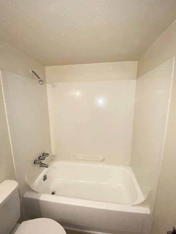 Building Photo - 5 Woodglen Apartment
