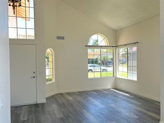Building Photo - 735 Rivertree Dr